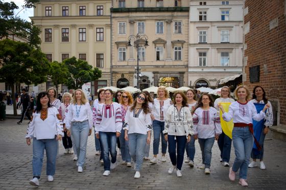 Хор In Pectore співає на Площі Ринок у Кракові